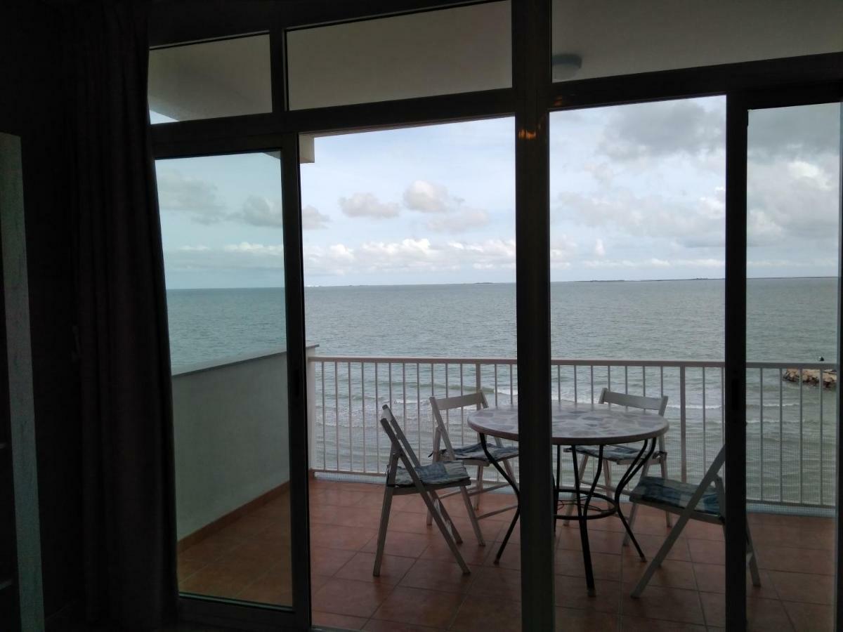 Apartamento En Primera Linea De Mar Sant Carlos de la Ràpita Kültér fotó